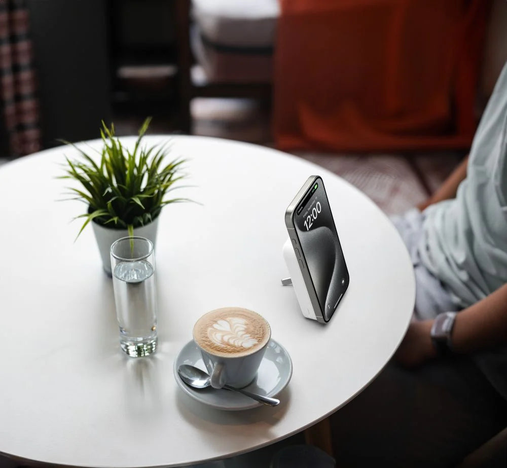Belkin BoostCharge Qi2 Magnetic 15W Wireless Power Bank + Stand - White